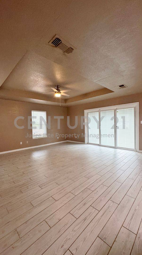House for rent at 7001 Porthville Dr, Mabank, TX 75156