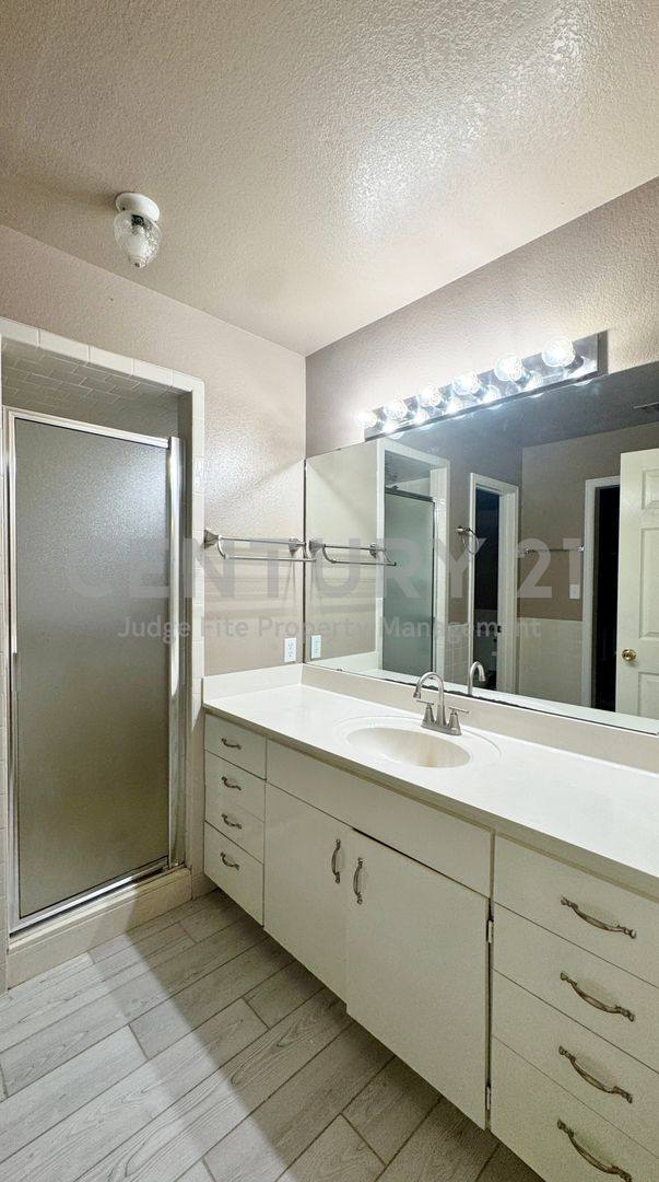 House for rent at 7001 Porthville Dr, Mabank, TX 75156