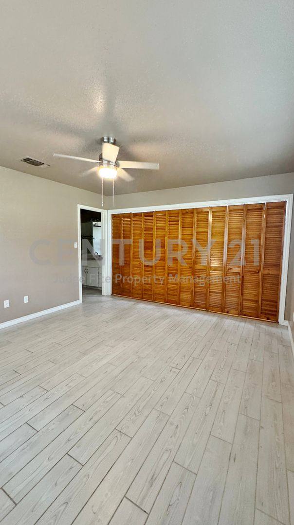 House for rent at 7001 Porthville Dr, Mabank, TX 75156