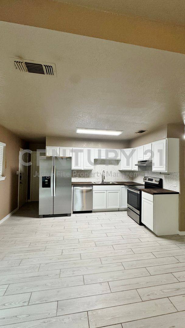 House for rent at 7001 Porthville Dr, Mabank, TX 75156