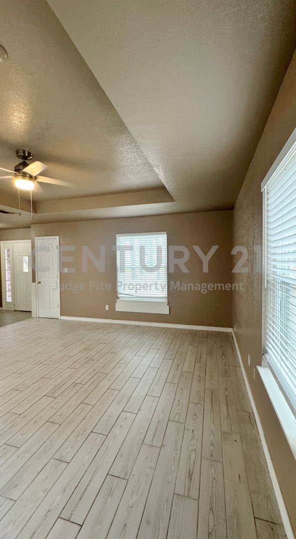 House for rent at 7001 Porthville Dr, Mabank, TX 75156