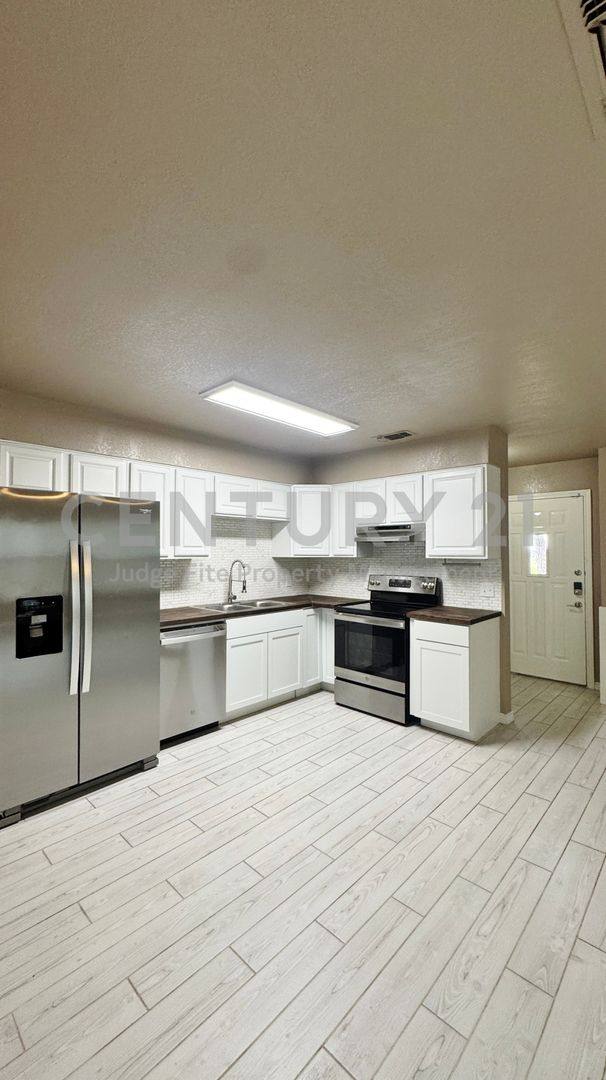 House for rent at 7001 Porthville Dr, Mabank, TX 75156