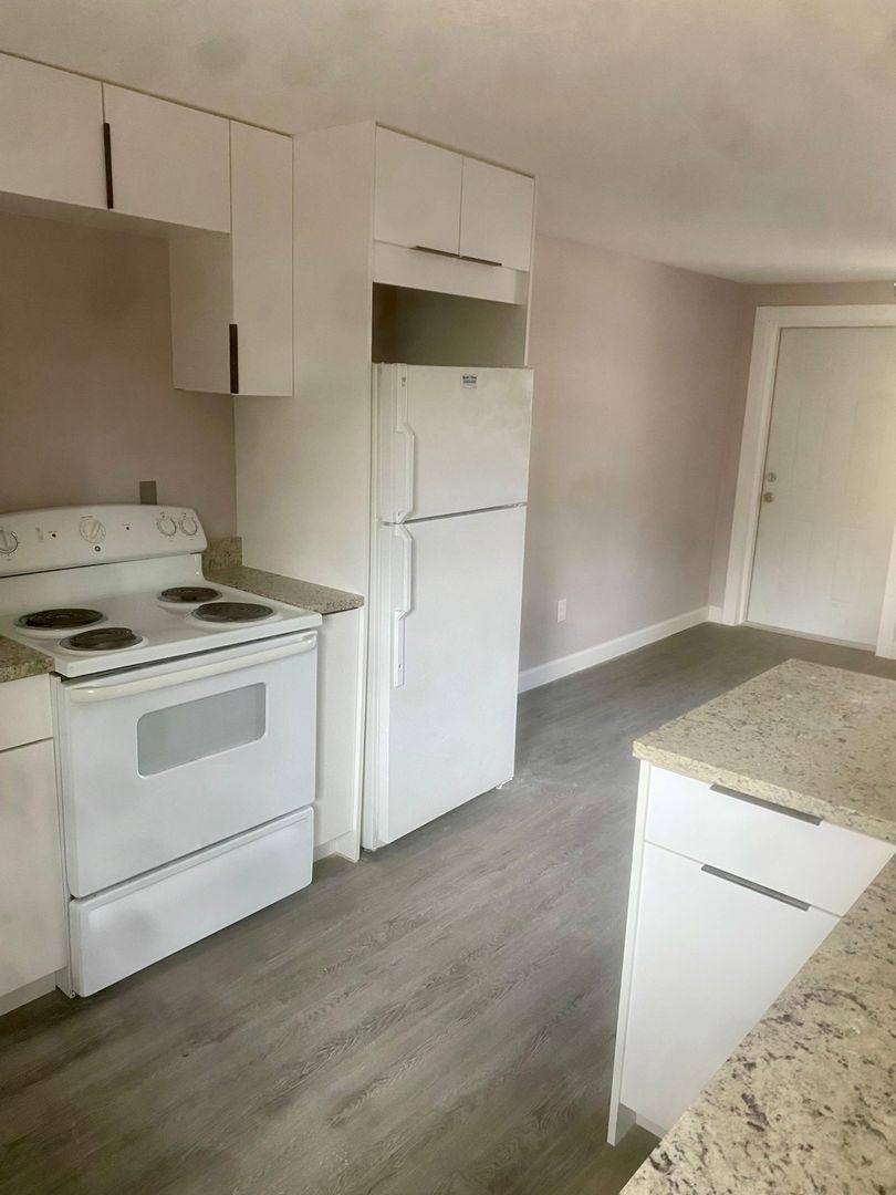 Apartment for rent at 907 10th Ave SW, Largo, FL 33770