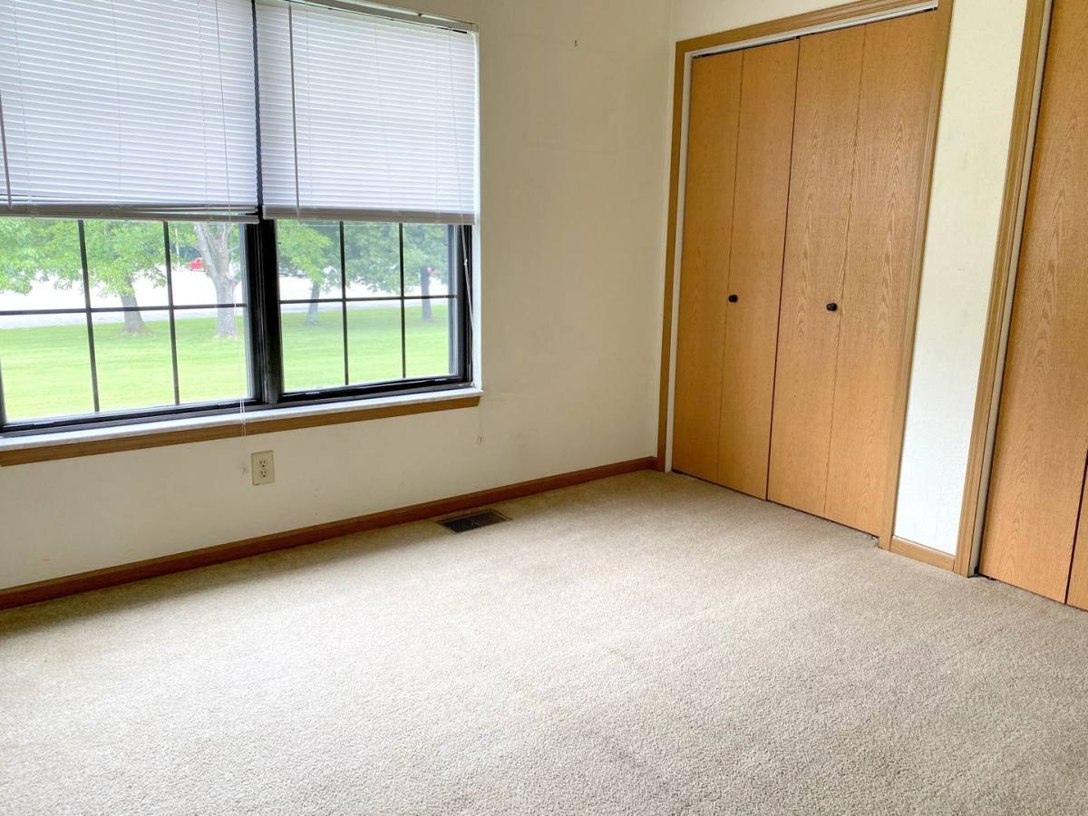 Apartment for rent at 600 E Campus Dr, Carbondale, IL 62901
