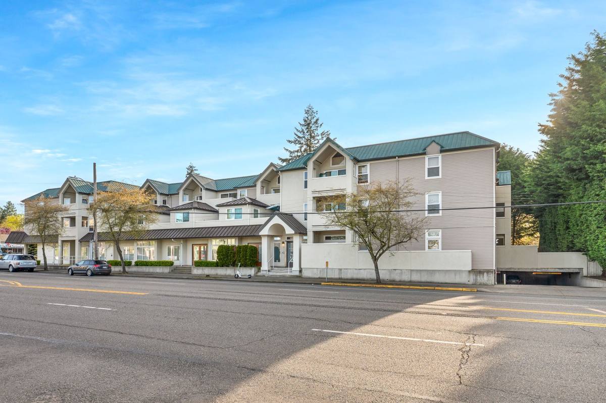 Apartment for rent at 12250 Greenwood Ave N, Seattle, WA 98133