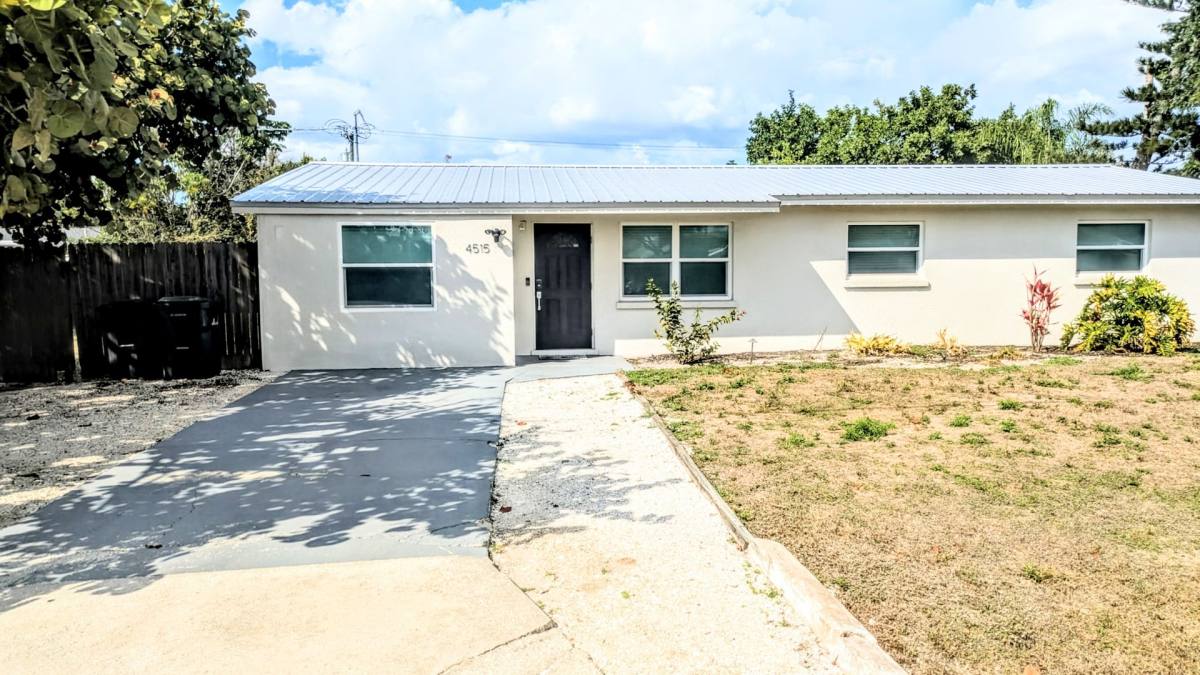 House for rent at 4515 Spahn St, Sarasota, FL 34232