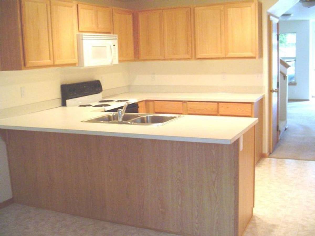Apartment for rent at 539 541 Helen St, Eugene, OR 97404