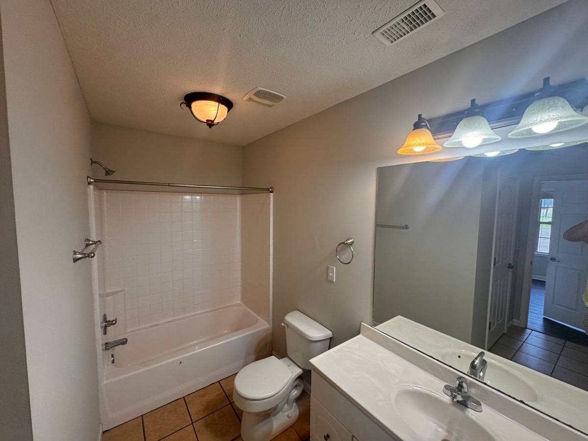 Apartment for rent at 100-132 Williams Rd, Guntersville, AL 35976