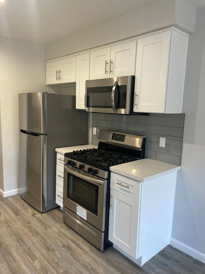 Apartment for rent at 350 N Crescent Dr, Beverly Hills, CA 90210