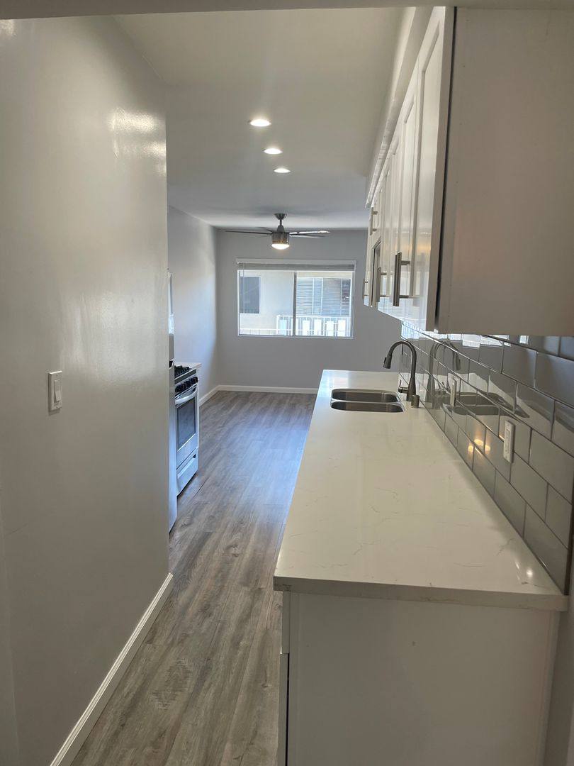 Apartment for rent at 350 N Crescent Dr, Beverly Hills, CA 90210