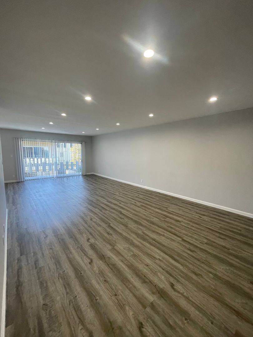 Apartment for rent at 350 N Crescent Dr, Beverly Hills, CA 90210