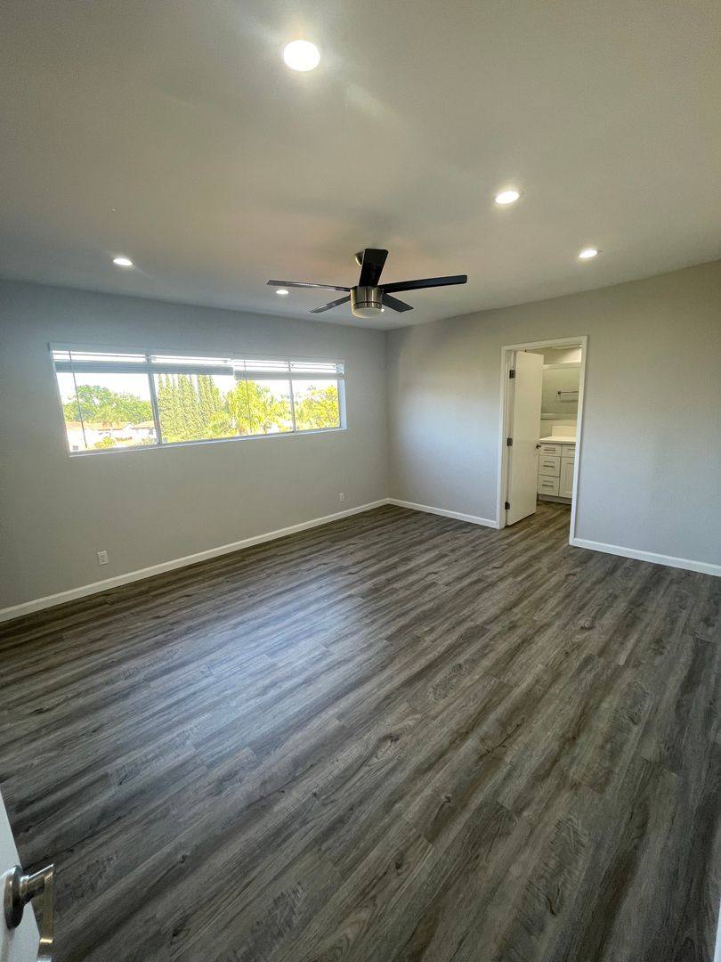 Apartment for rent at 350 N Crescent Dr, Beverly Hills, CA 90210