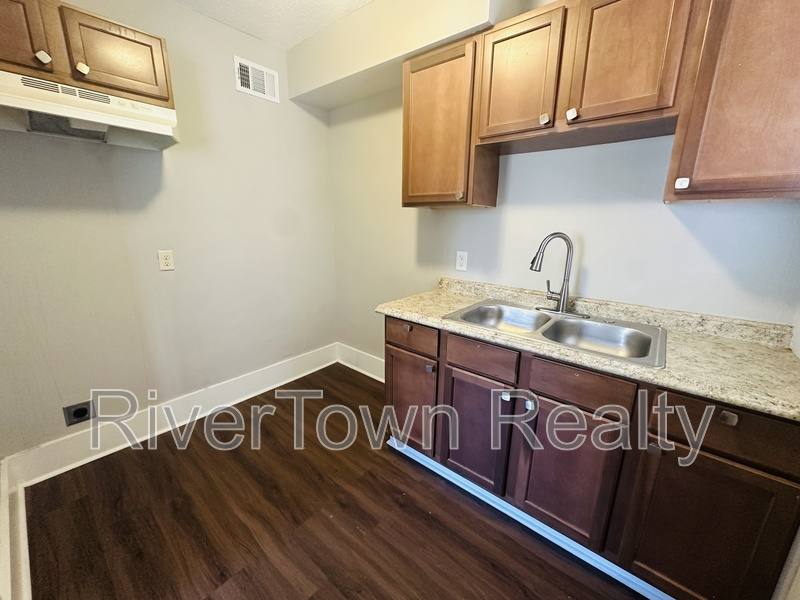 Apartment for rent at 3235 Southern Ave, Memphis, TN 38111