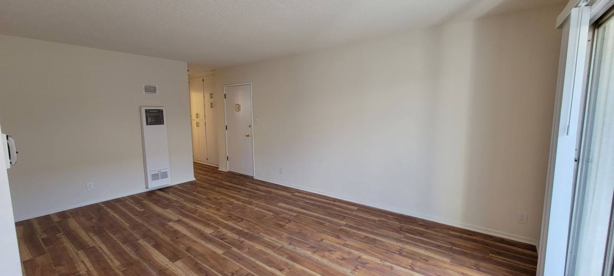 Apartment for rent at 1352 N Citrus Ave, Los Angeles, CA 90028
