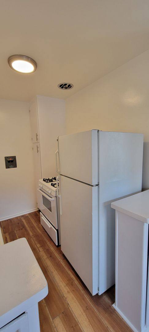 Apartment for rent at 1352 N Citrus Ave, Los Angeles, CA 90028