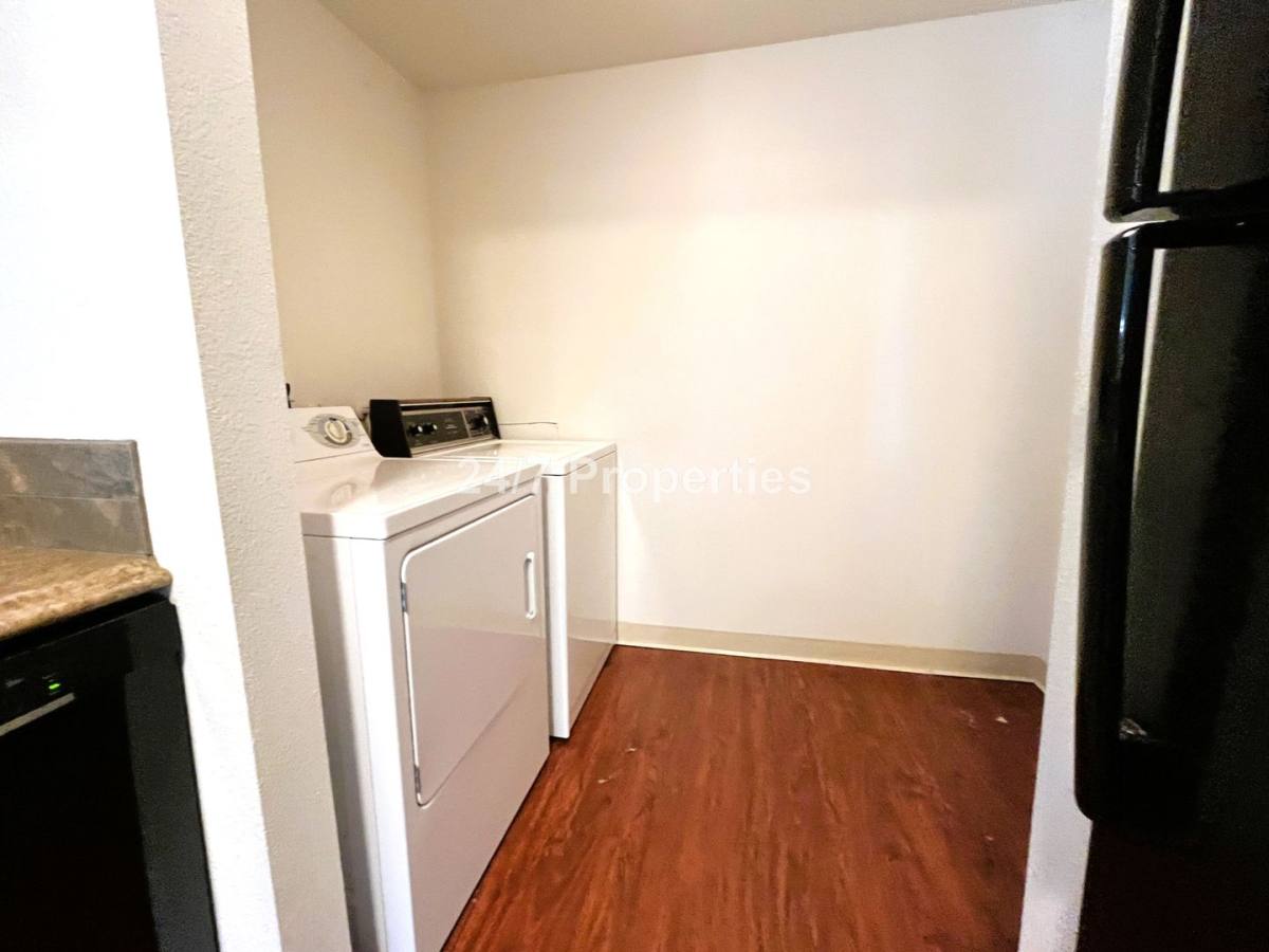 House for rent at 6421 SE 52nd Ave, Portland, OR 97206