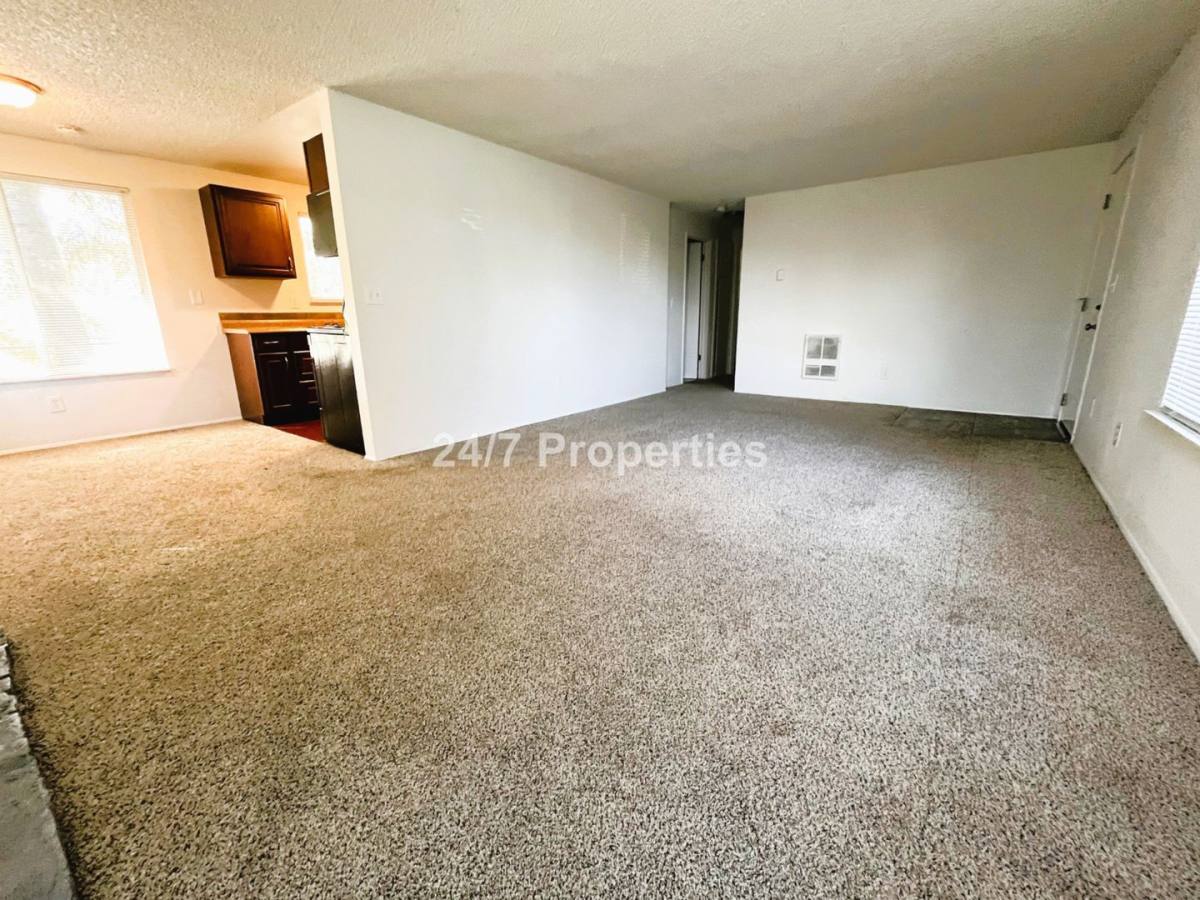 House for rent at 6421 SE 52nd Ave, Portland, OR 97206