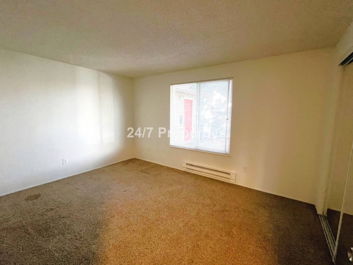 House for rent at 6421 SE 52nd Ave, Portland, OR 97206