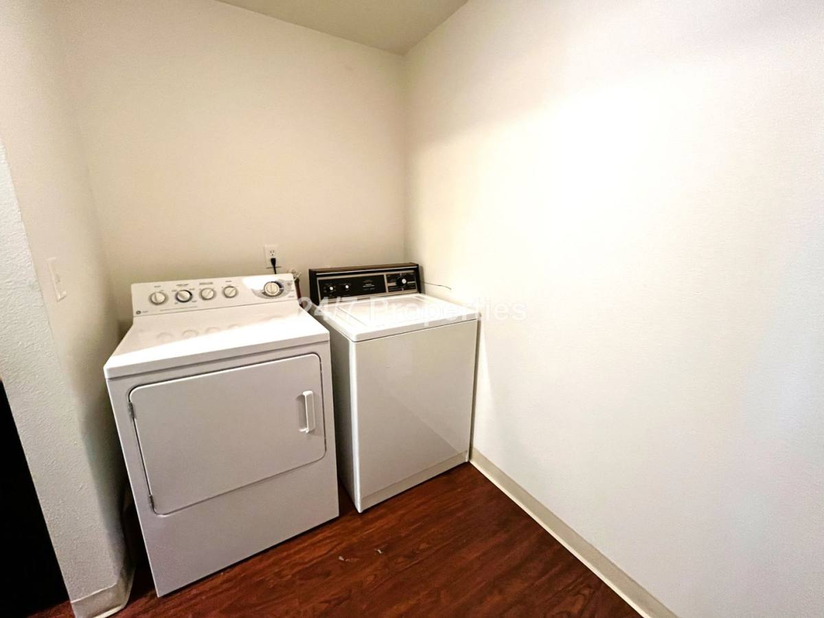 House for rent at 6421 SE 52nd Ave, Portland, OR 97206