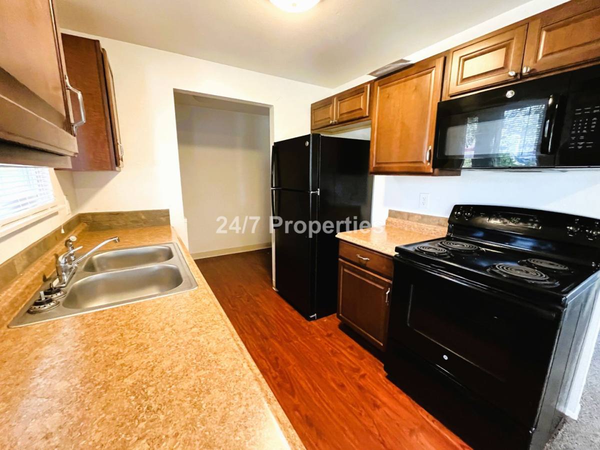 House for rent at 6421 SE 52nd Ave, Portland, OR 97206