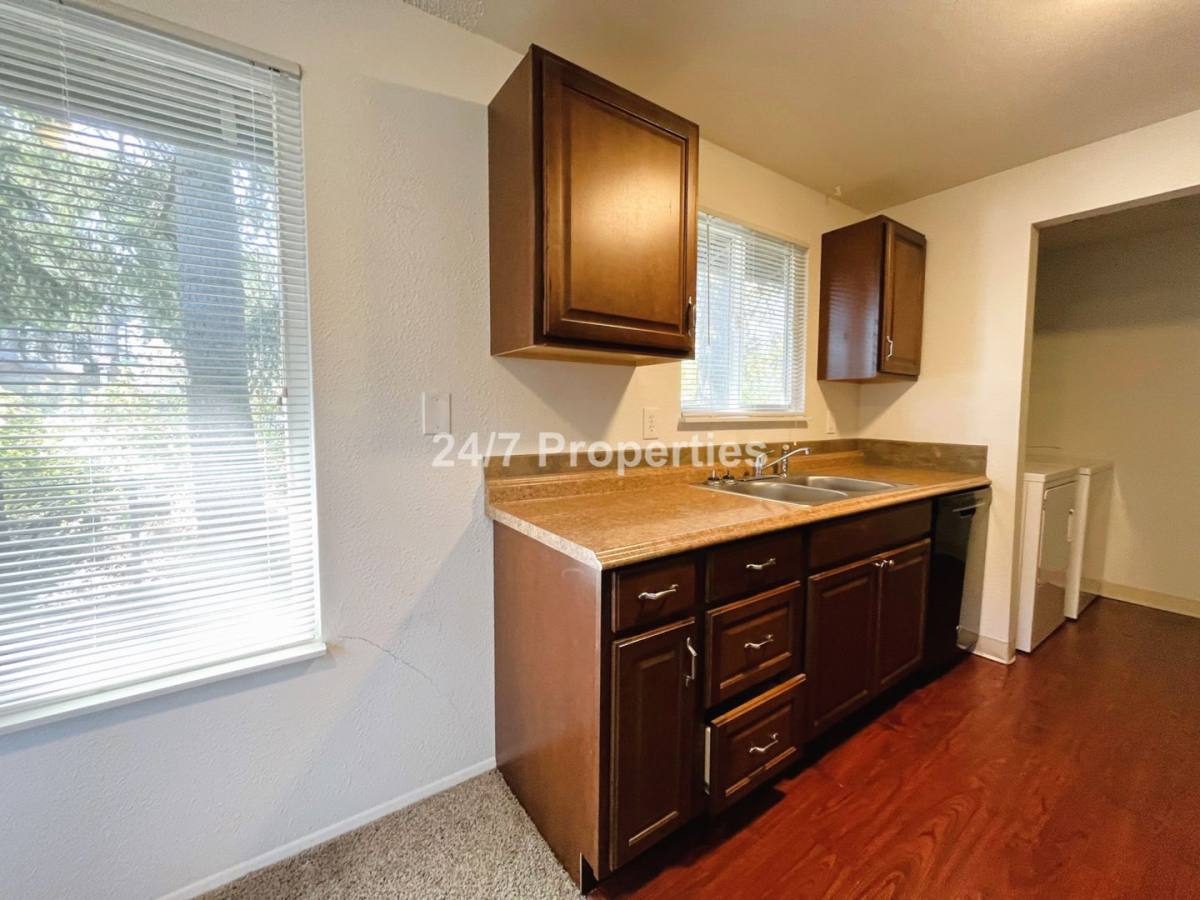 House for rent at 6421 SE 52nd Ave, Portland, OR 97206