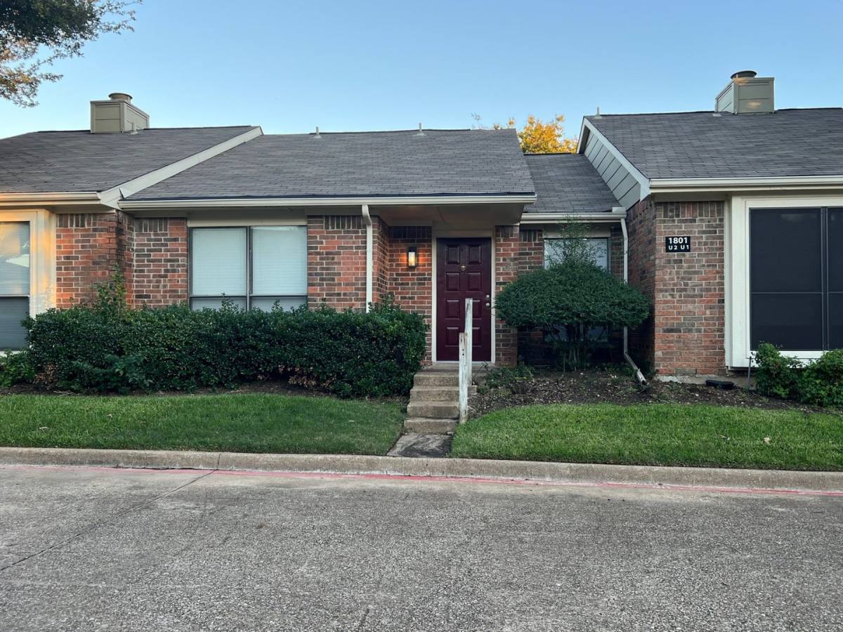 Townhouse for rent at 1801 W Springcreek Parkway, Plano, TX 75023