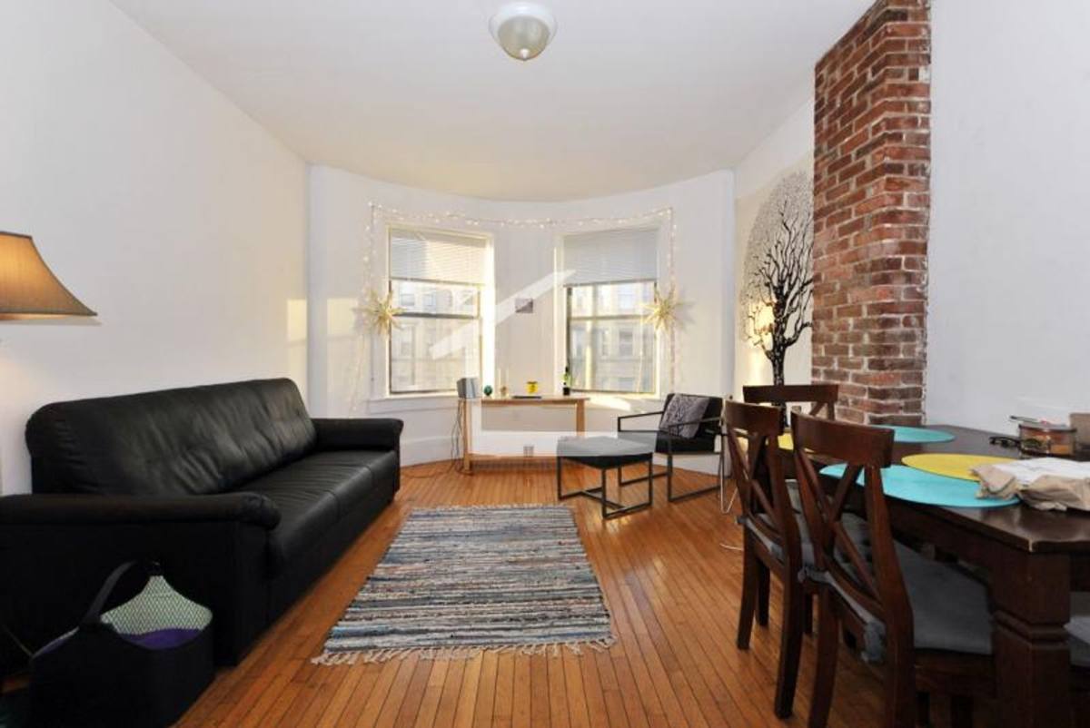 Apartment for rent at 878 Huntington Ave, Boston, MA 02115