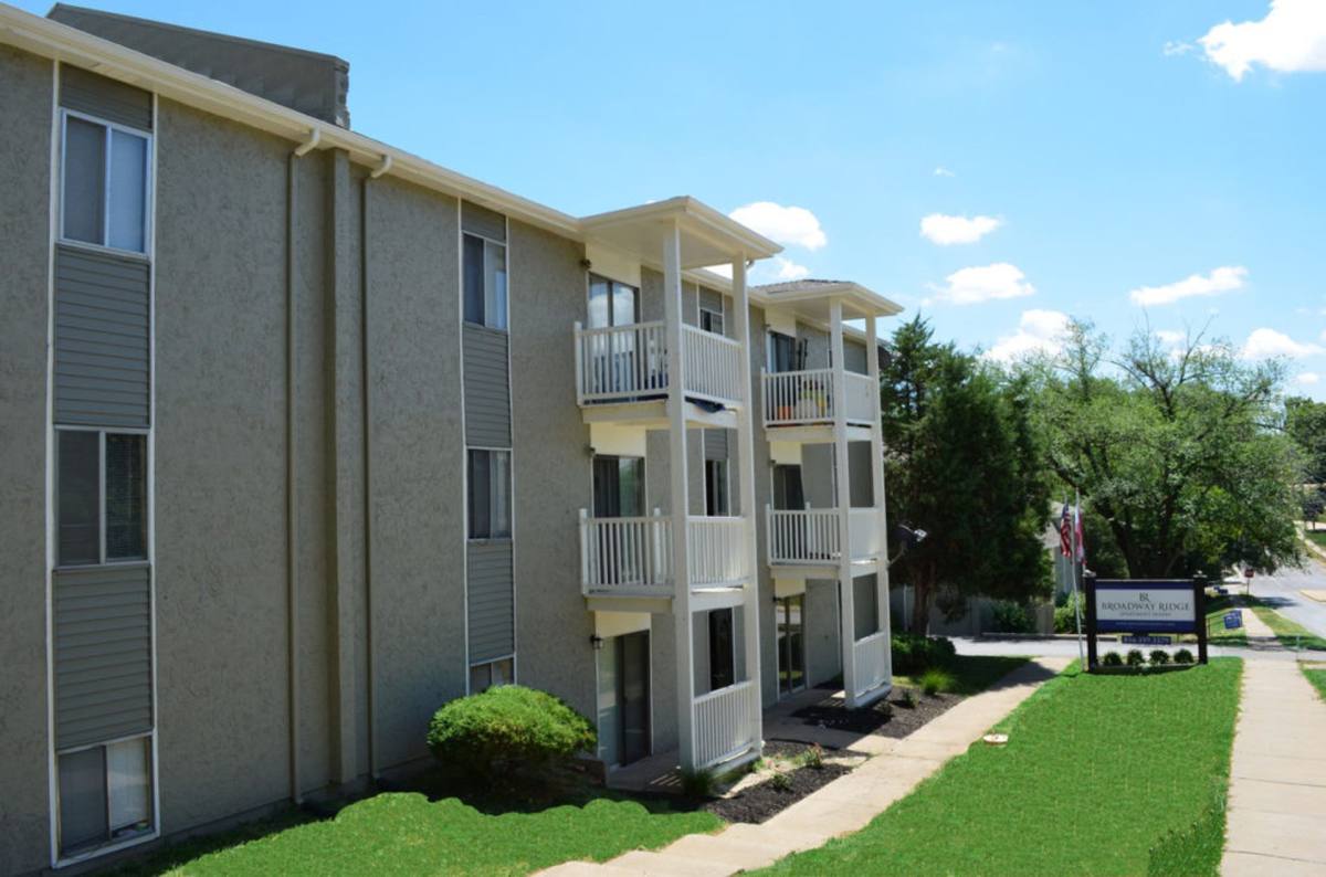Apartment for rent at 6829 N Broadway, Kansas City, MO 64118