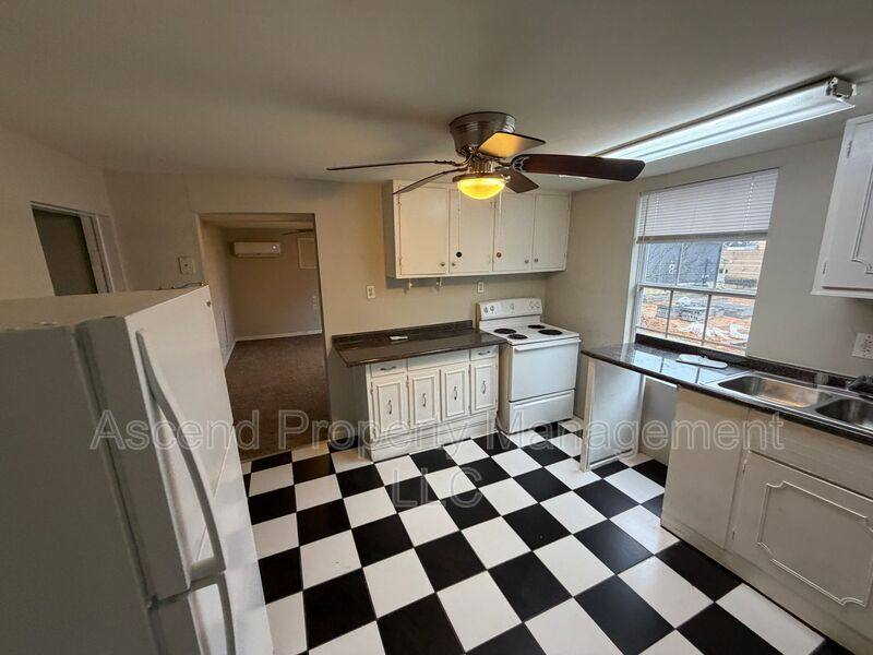 Apartment for rent at 2111 Chamberlain Ave #B, Chattanooga, TN 37404