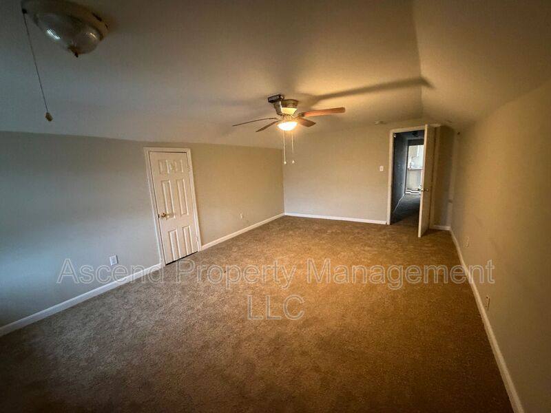 Apartment for rent at 2111 Chamberlain Ave #B, Chattanooga, TN 37404