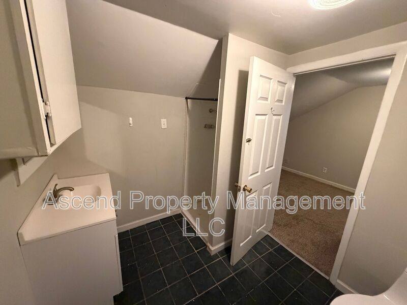 Apartment for rent at 2111 Chamberlain Ave #B, Chattanooga, TN 37404