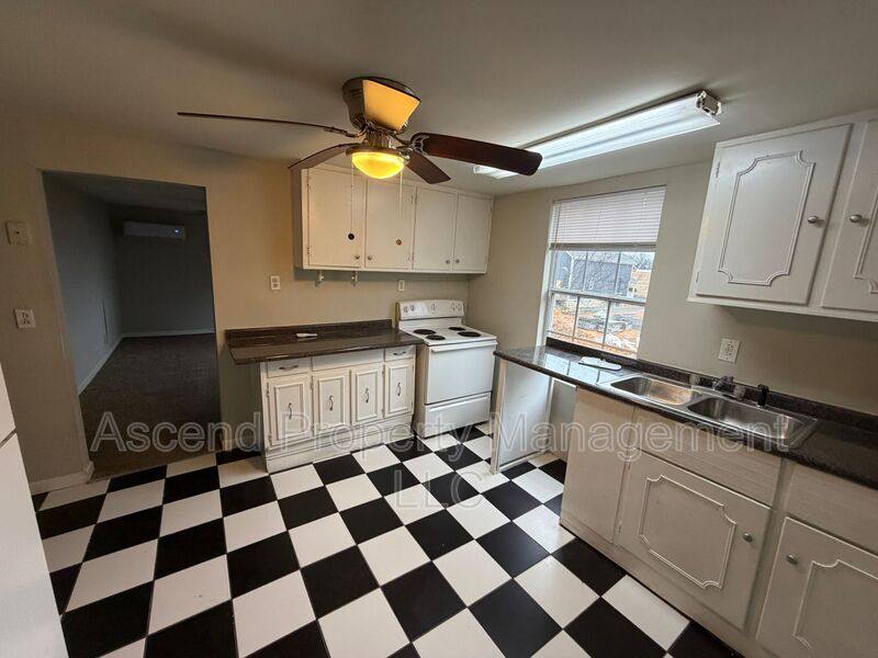 Apartment for rent at 2111 Chamberlain Ave #B, Chattanooga, TN 37404