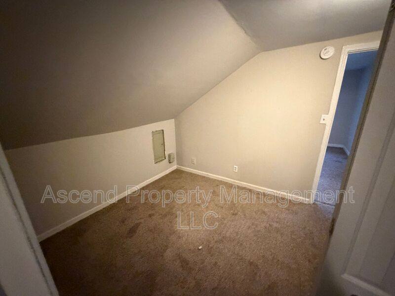 Apartment for rent at 2111 Chamberlain Ave #B, Chattanooga, TN 37404
