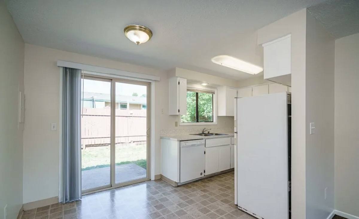 Apartment for rent at 3504 S St, Vancouver, WA 98663