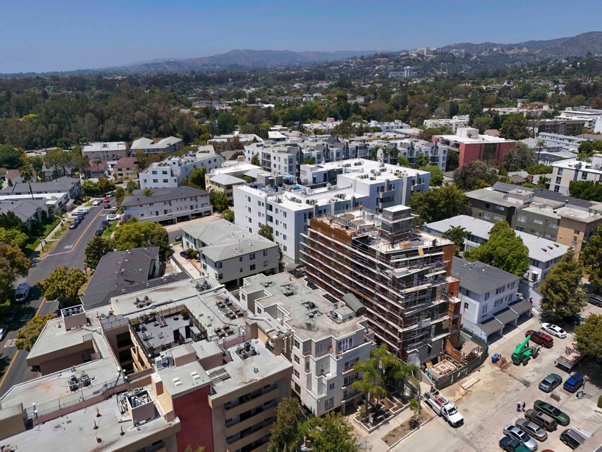 Apartment for rent at 545 Glenrock Ave, Los Angeles, CA 90024