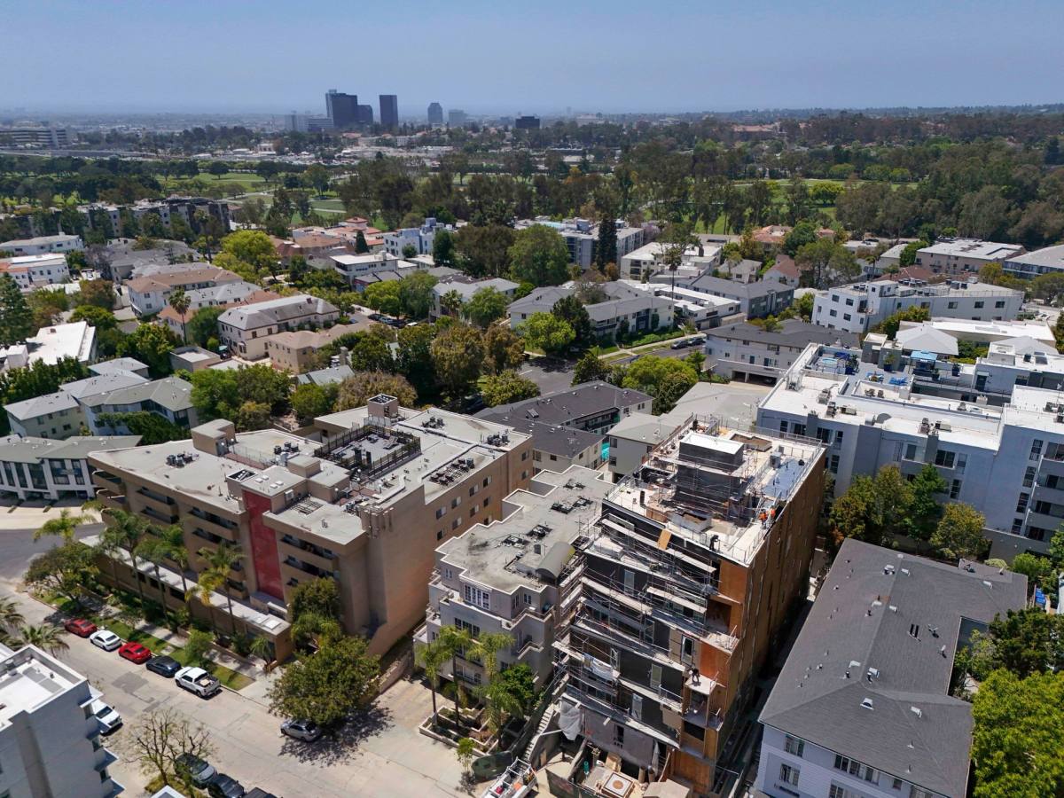 Apartment for rent at 545 Glenrock Ave, Los Angeles, CA 90024