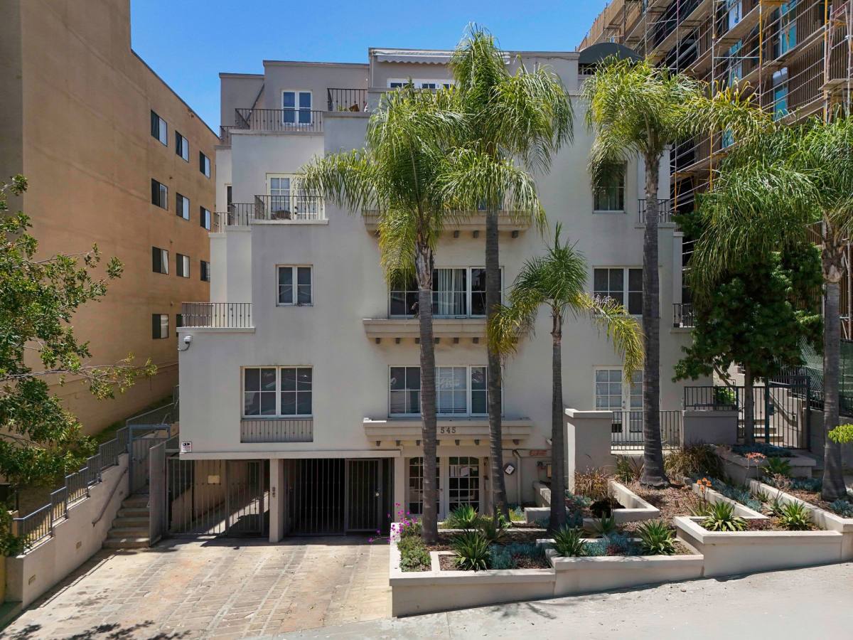 Apartment for rent at 545 Glenrock Ave, Los Angeles, CA 90024