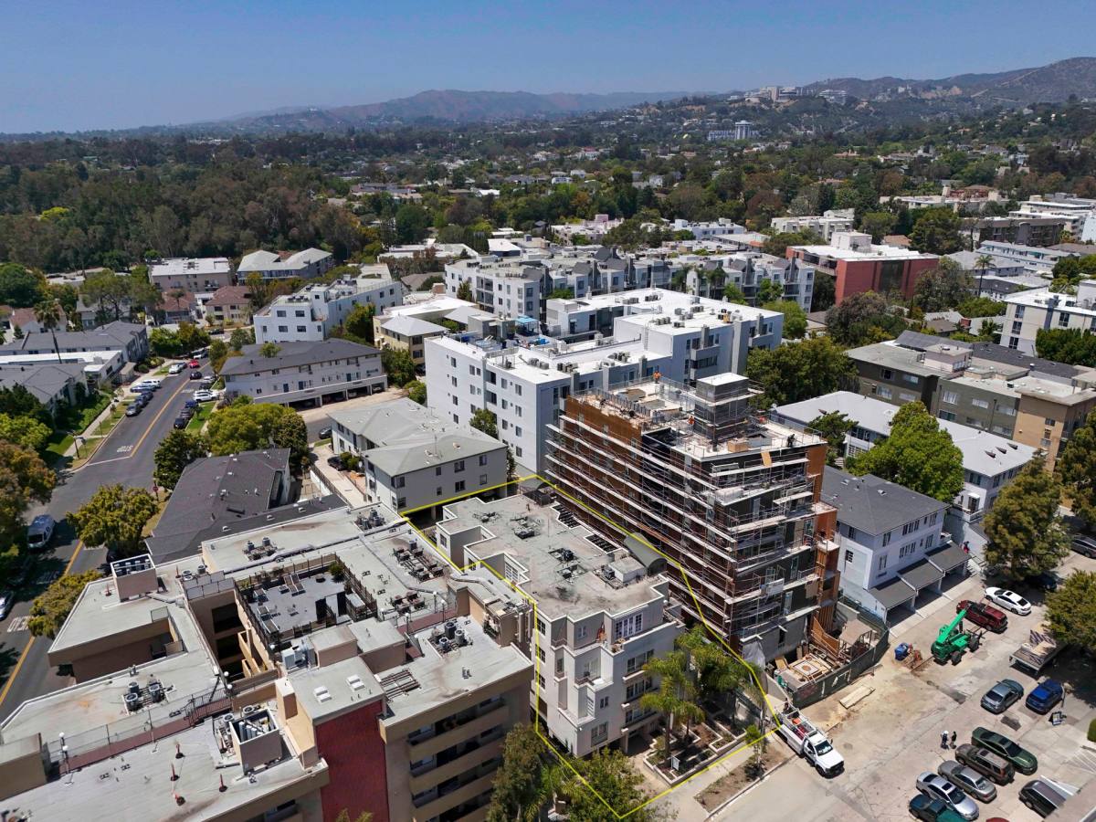 Apartment for rent at 545 Glenrock Ave, Los Angeles, CA 90024