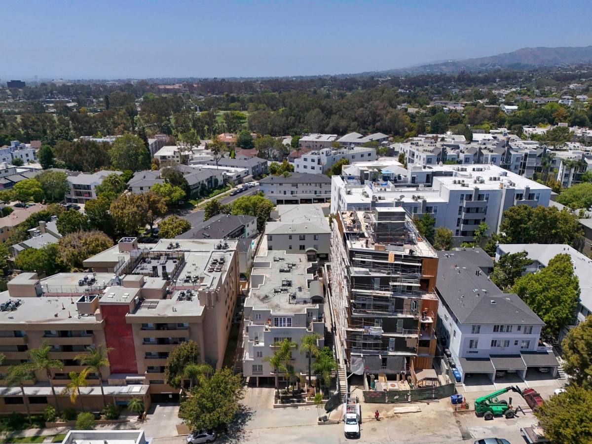 Apartment for rent at 545 Glenrock Ave, Los Angeles, CA 90024