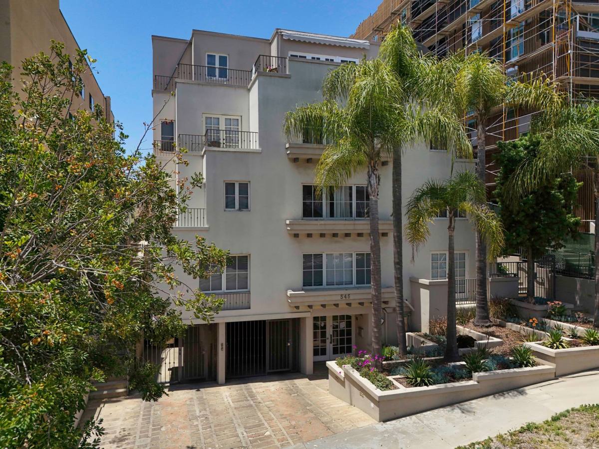 Apartment for rent at 545 Glenrock Ave, Los Angeles, CA 90024