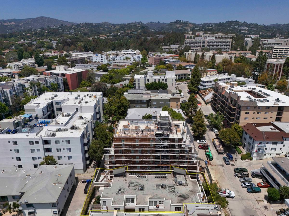 Apartment for rent at 545 Glenrock Ave, Los Angeles, CA 90024