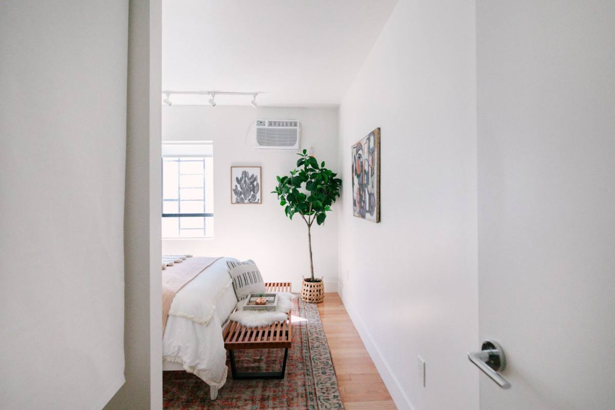 Apartment for rent at 513 N Heliotrope Dr, Los Angeles, CA 90004