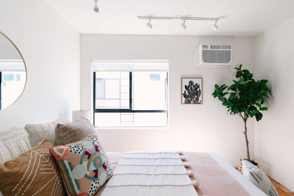 Apartment for rent at 513 N Heliotrope Dr, Los Angeles, CA 90004