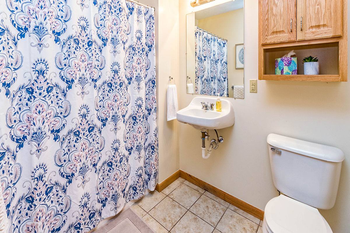 Apartment for rent at 1818 W Grandview Blvd, Erie, PA 16509