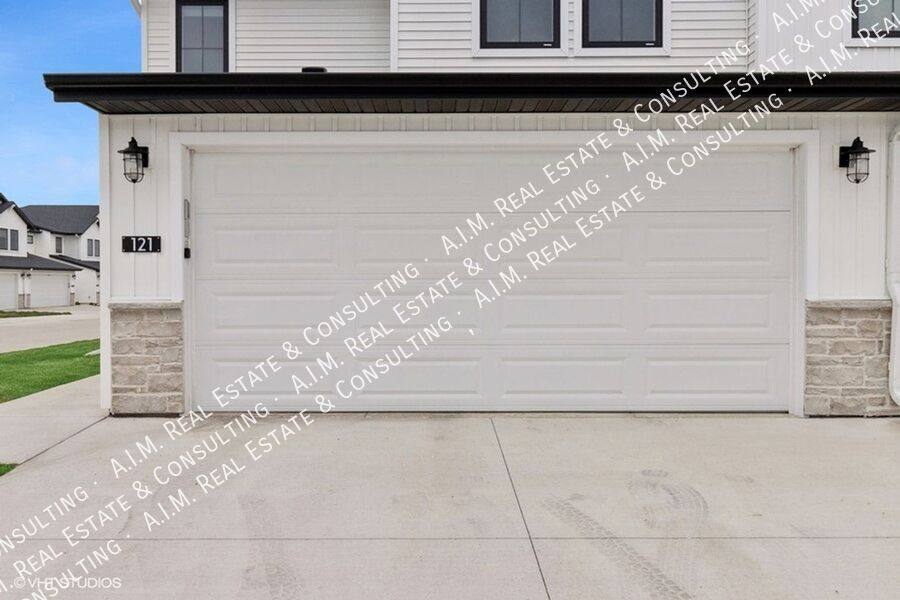 Townhouse for rent at 121 Buffalo Ave SW, Bondurant, IA 50035