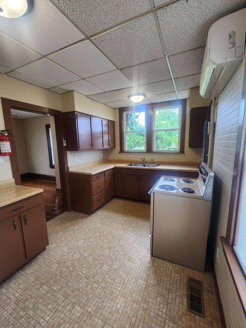 Apartment for rent at 806 S Randolph, Champaign, IL 61820