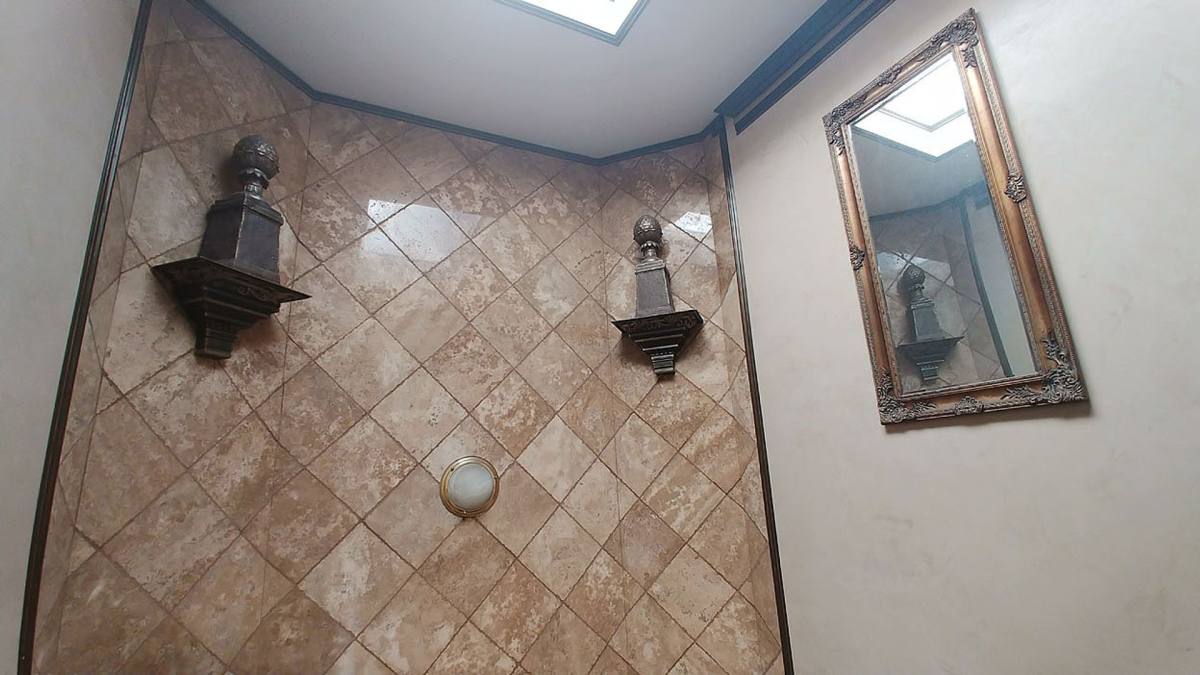 Condo for rent at 6010 Romaine St, Los Angeles, CA 90038