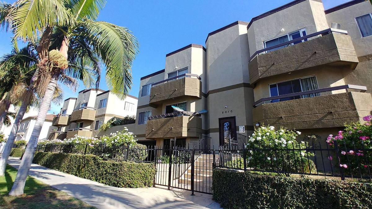 Condo for rent at 6010 Romaine St, Los Angeles, CA 90038