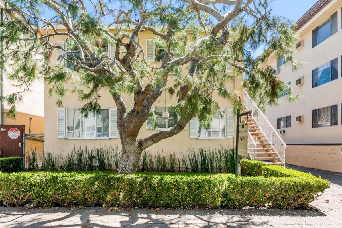 Apartment for rent at 1014 N Hayworth Ave, Los Angeles, CA 90046