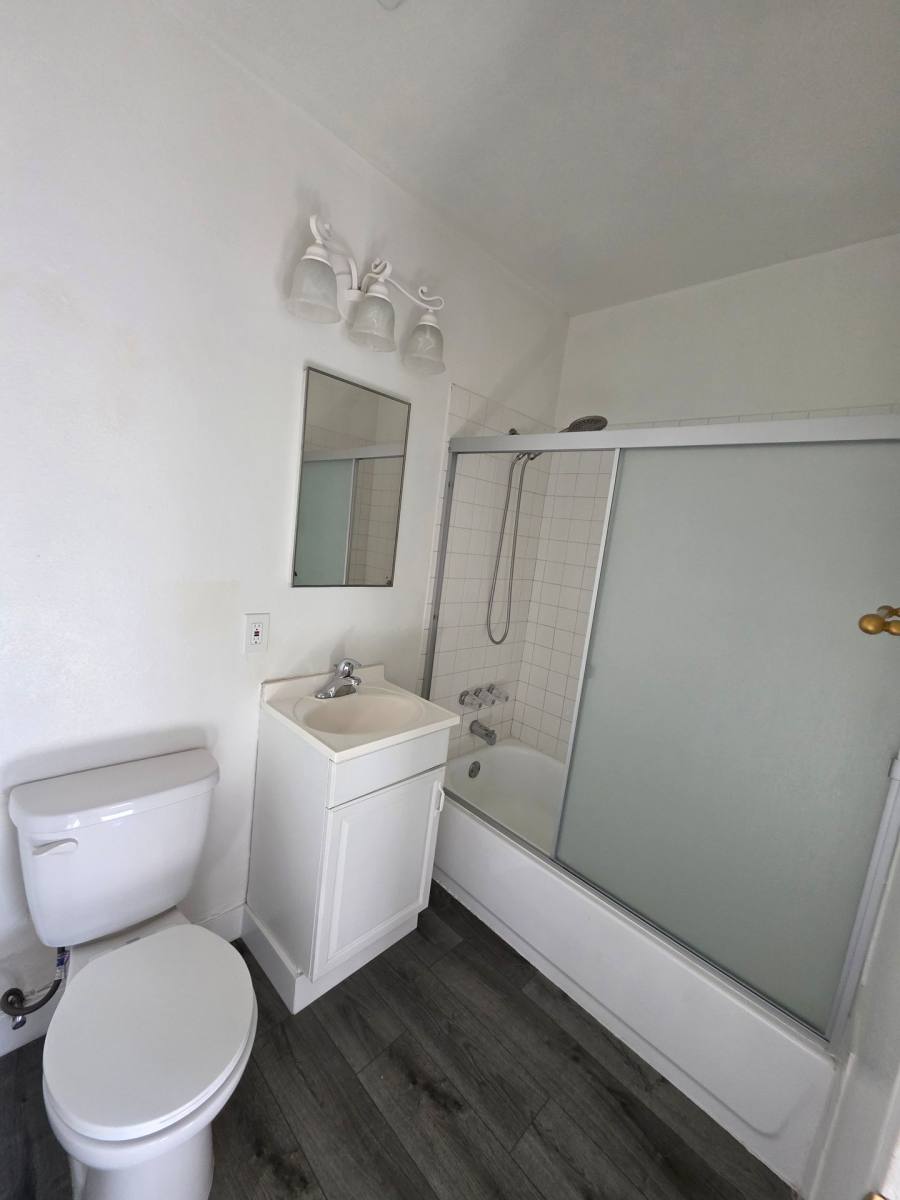 Apartment for rent at 217 W Wilson Ave, Orange, CA 92867